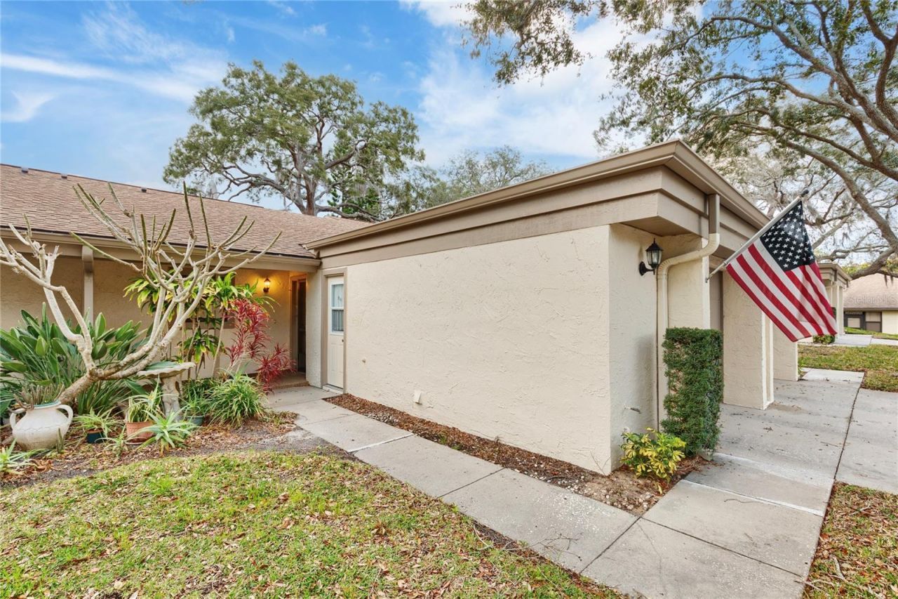 2603 Oak Circle, Unit 2603, Tarpon Springs, FL 34689 Main Photo