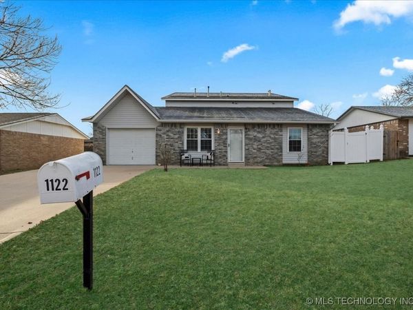 1122 E 144th Place, Glenpool, OK 74033