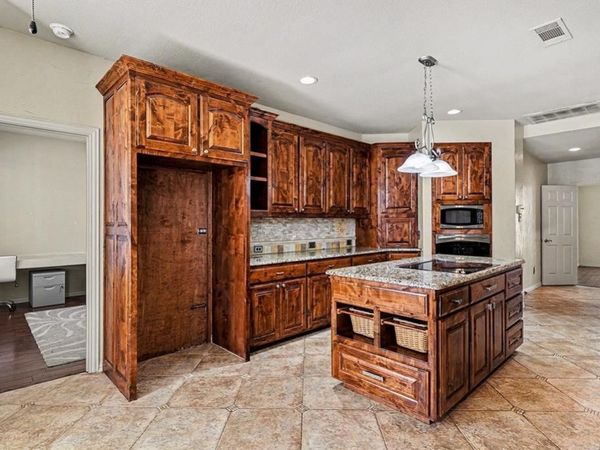 6707 Canyon Crest Drive, Fort Worth, TX 76132