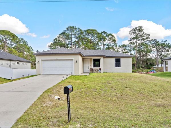 8031 Sandy Cir, La Belle, FL 33935