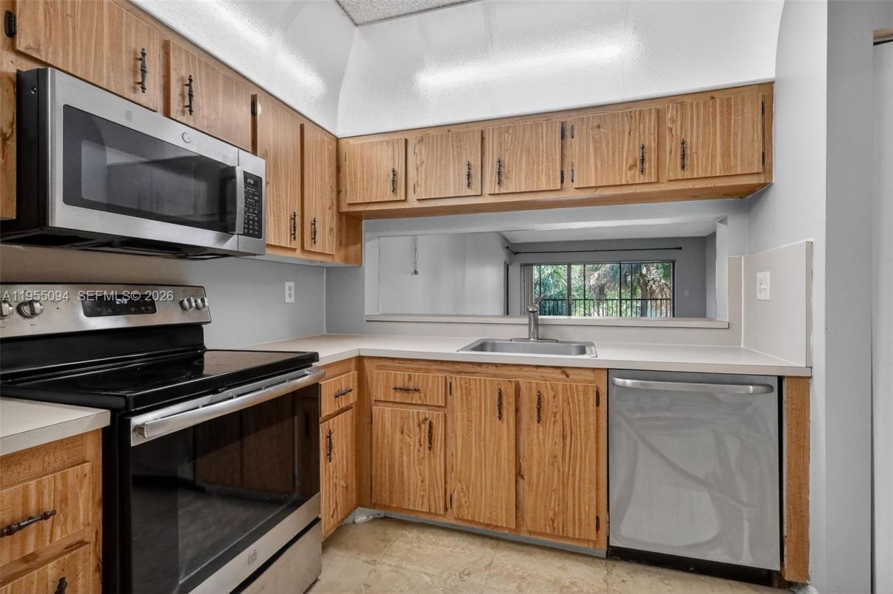 491 Ives Dairy Rd , Unit 306-5, Miami, FL 33179 Photo