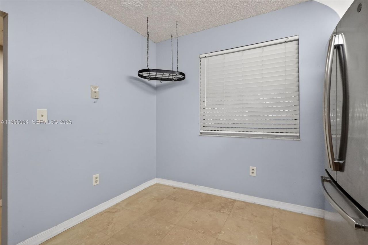 491 Ives Dairy Rd , Unit 306-5, Miami, FL 33179 Photo