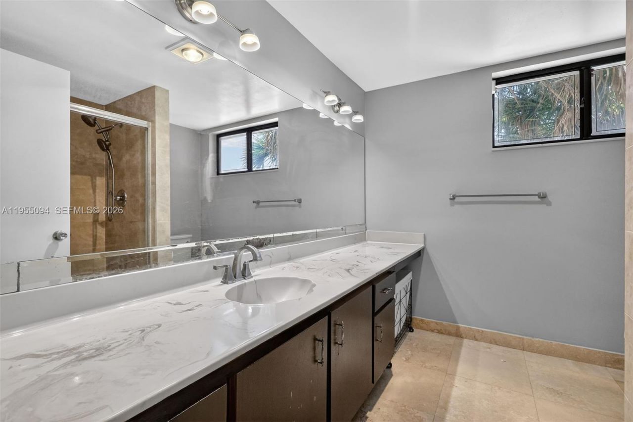 491 Ives Dairy Rd , Unit 306-5, Miami, FL 33179 Photo