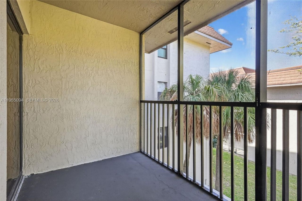 491 Ives Dairy Rd , Unit 306-5, Miami, FL 33179 Photo