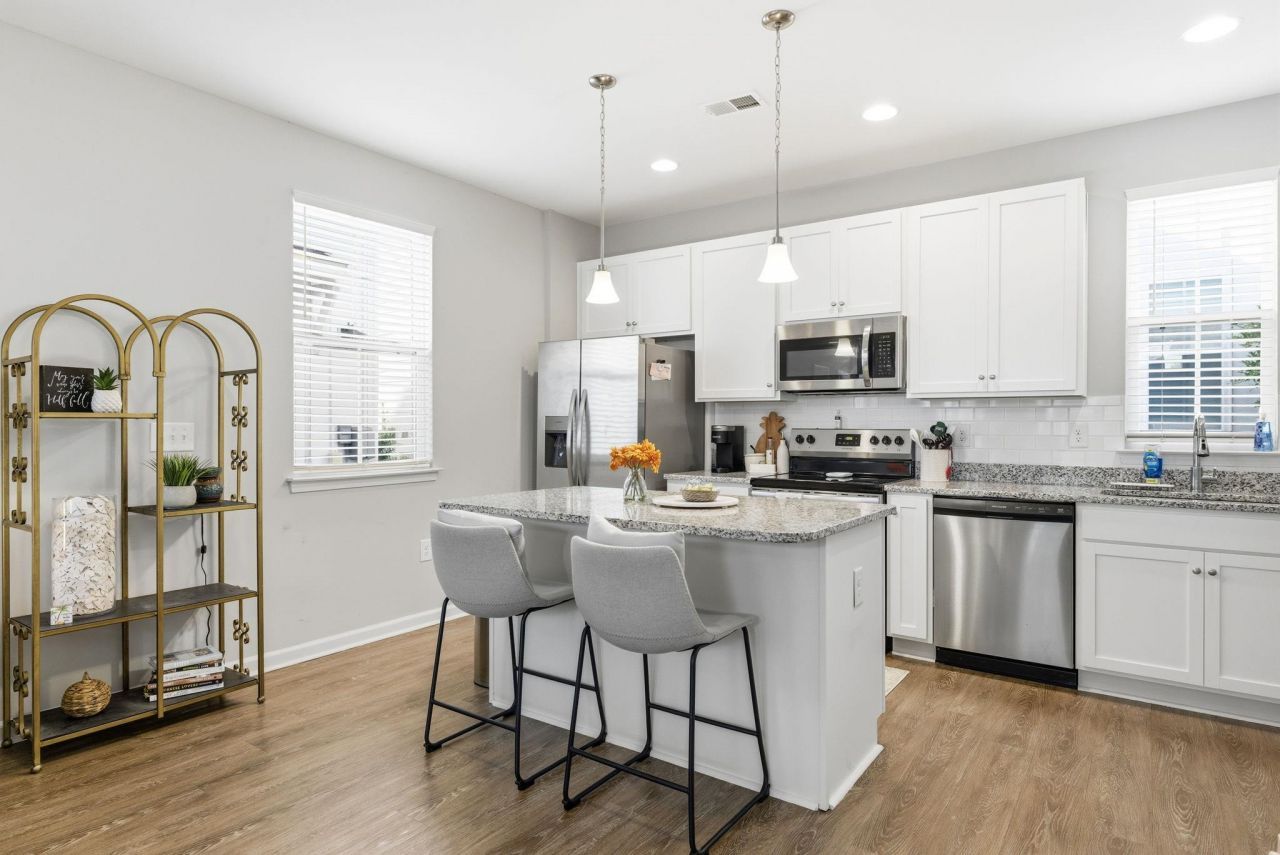 3557 Bristol Ln. Photo 5