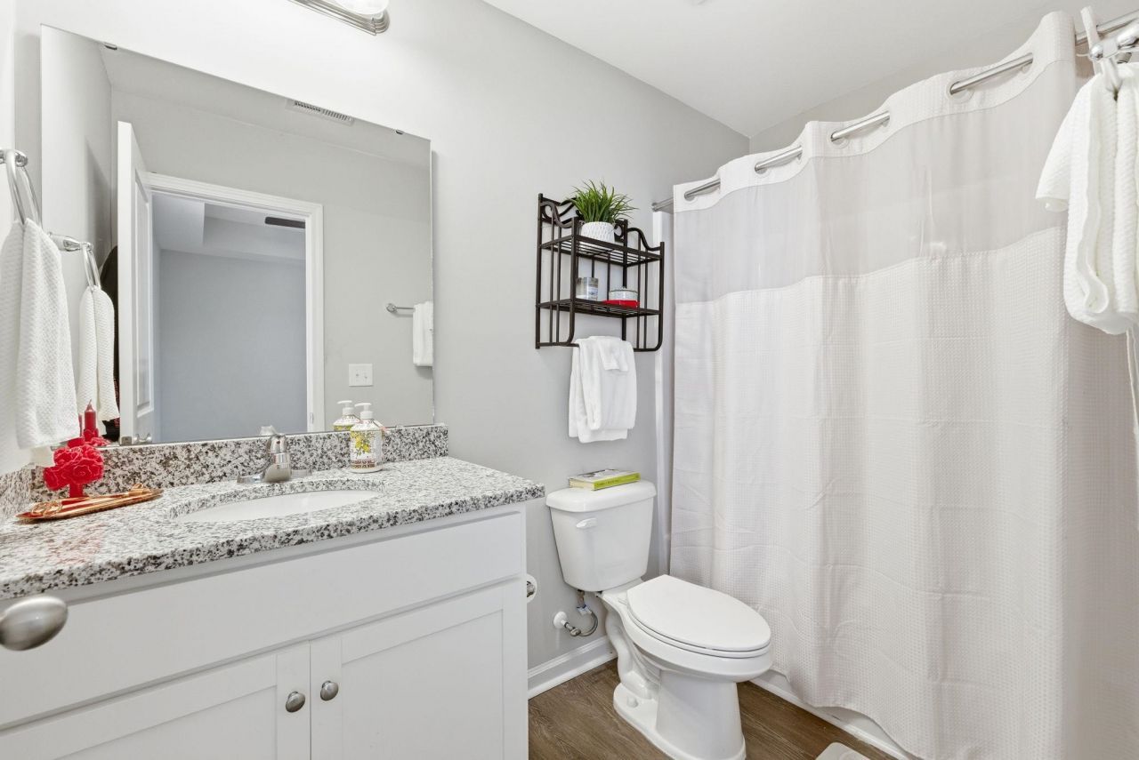 3557 Bristol Ln. Photo 8