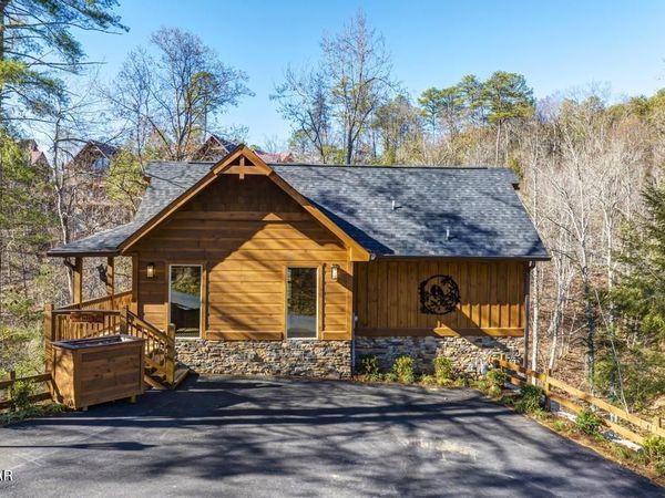 1110 Rocky Creek Way, Pigeon Forge, TN 37863