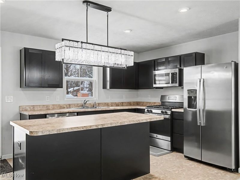 201 Taft Drive, Eastlake, OH 44095 Photo 8