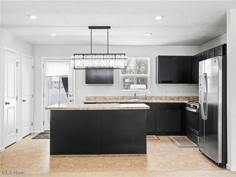 201 Taft Drive, Eastlake, OH 44095 Photo 9