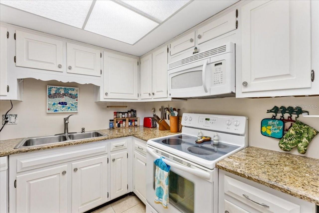 5020 Brittany Drive S, Unit 118, Saint Petersburg, FL 33715 Photo