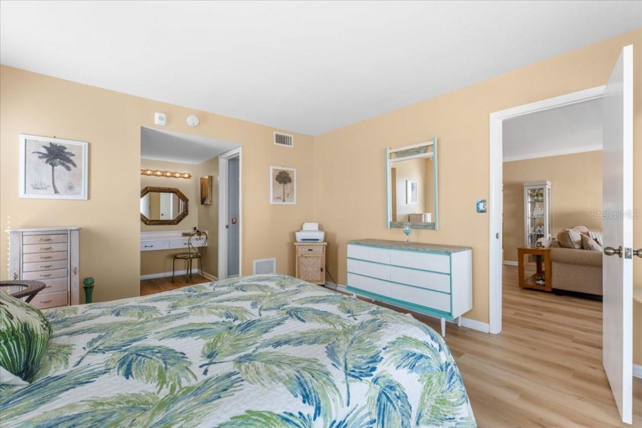 5020 Brittany Drive S, Unit 118, Saint Petersburg, FL 33715 Photo