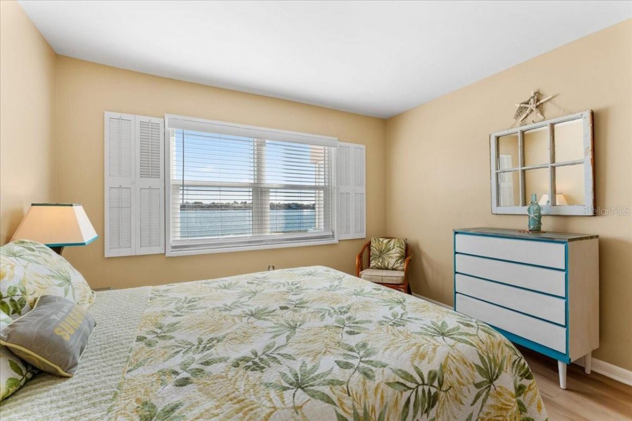 5020 Brittany Drive S, Unit 118, Saint Petersburg, FL 33715 Photo