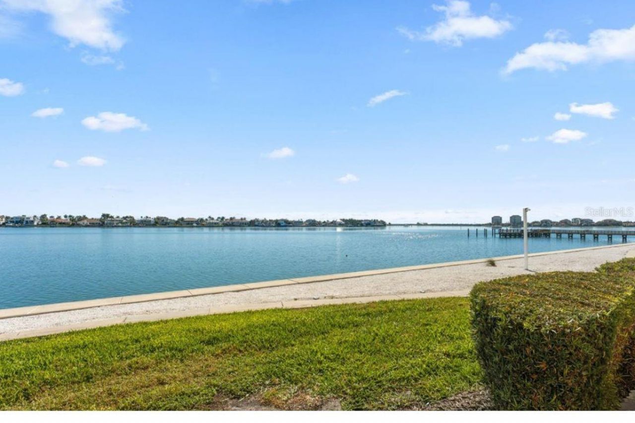 5020 Brittany Drive S, Unit 118, Saint Petersburg, FL 33715 Photo