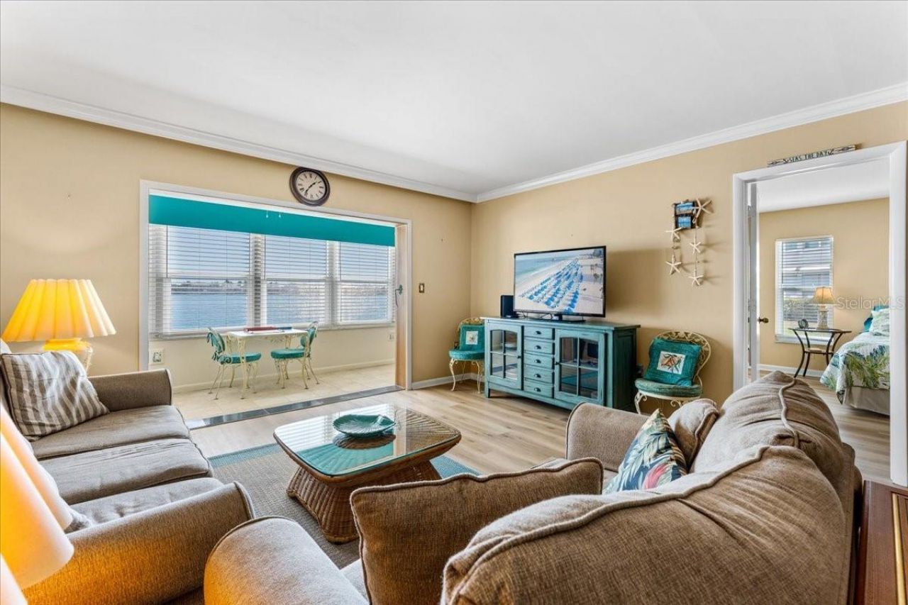 5020 Brittany Drive S, Unit 118, Saint Petersburg, FL 33715 Photo