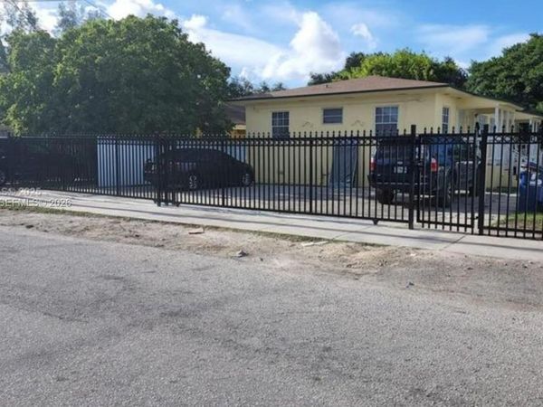 2729 NW 47th St , Miami, FL 33142