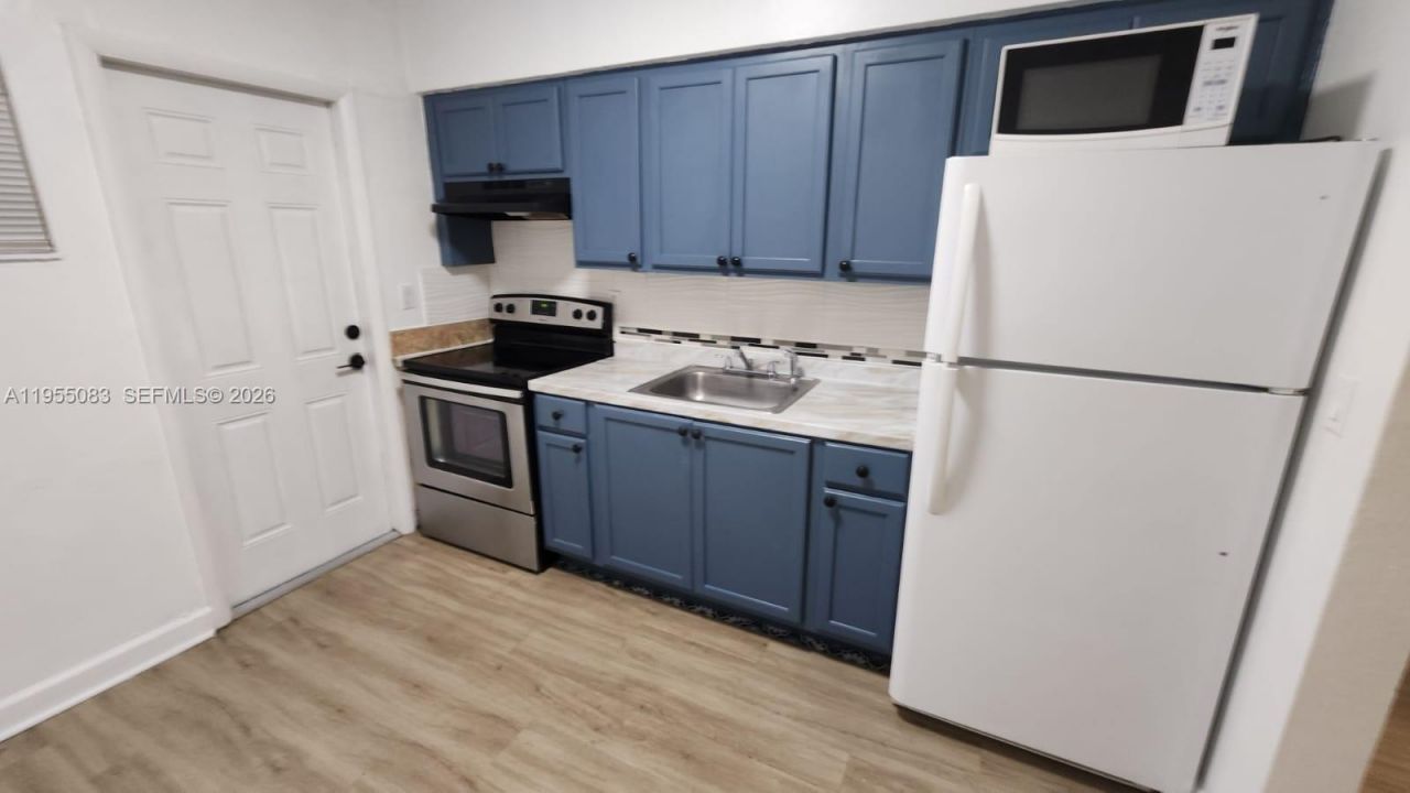 2729 NW 47th St, Miami, FL 33142 Photo