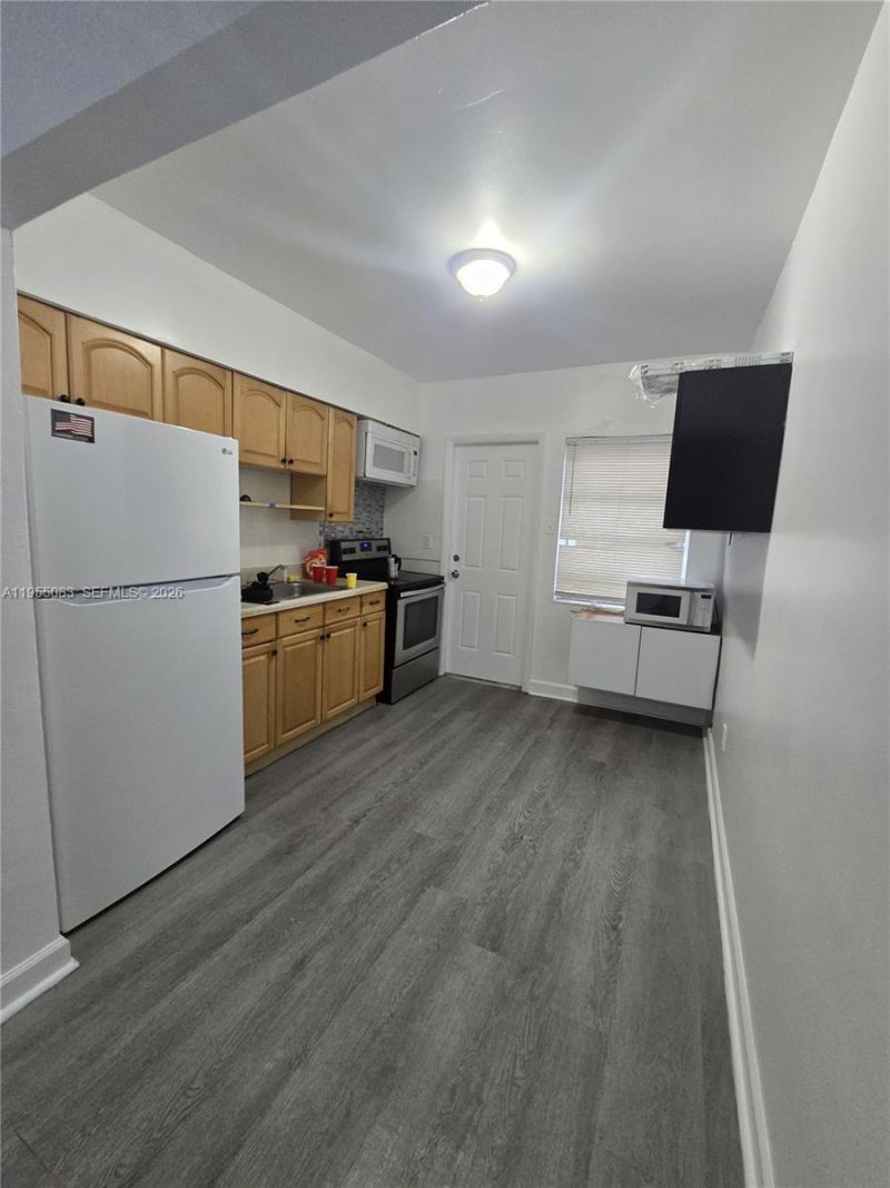 2729 NW 47th St, Miami, FL 33142 Photo