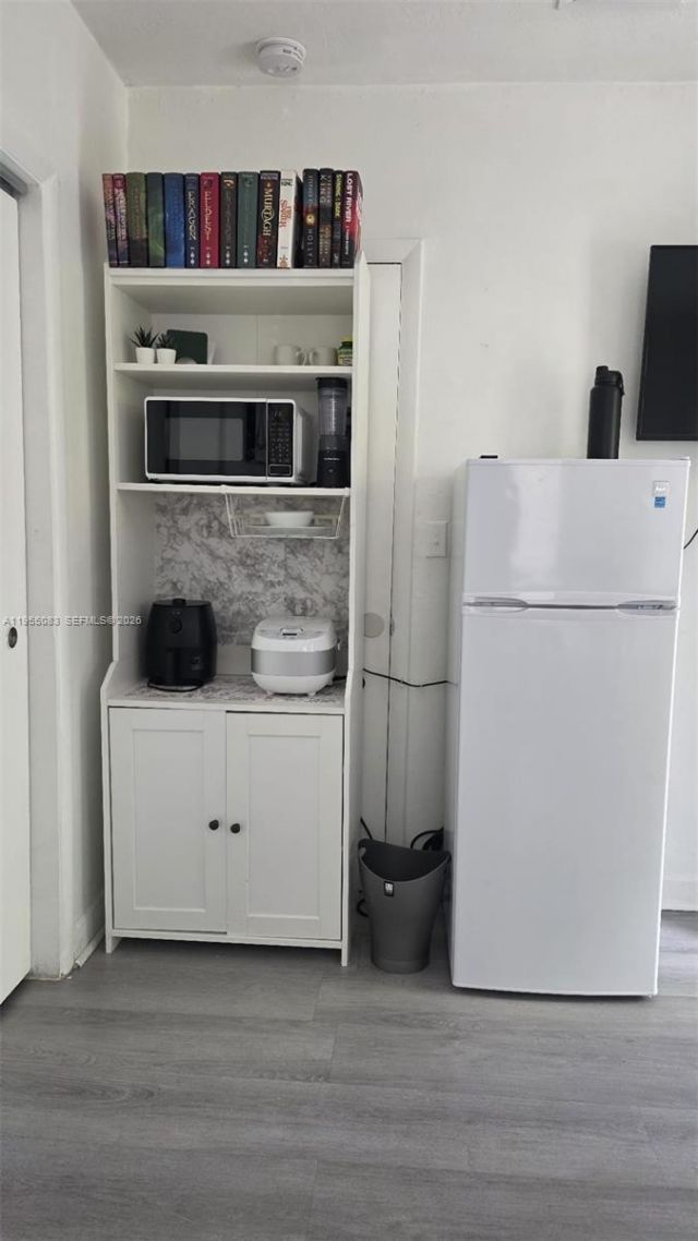 2729 NW 47th St , Miami, FL 33142 Photo