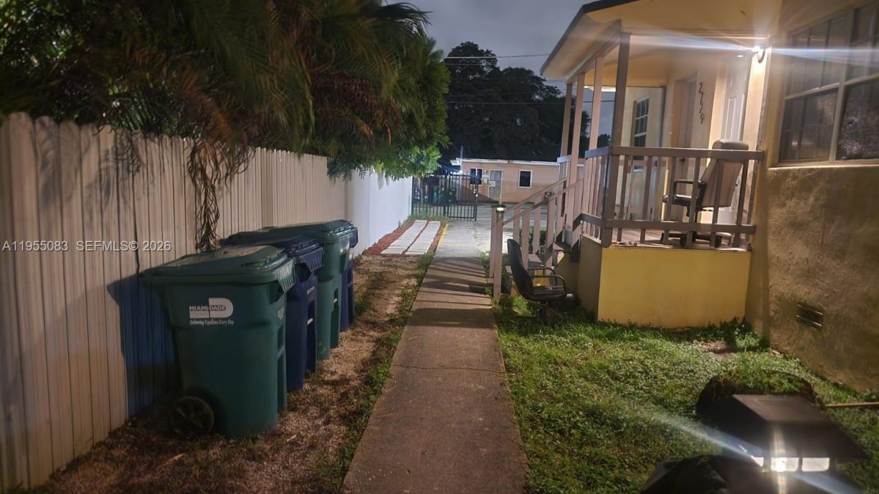 2729 NW 47th St , Miami, FL 33142 Photo