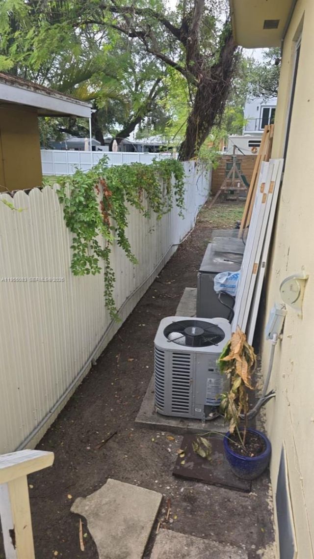 2729 NW 47th St, Miami, FL 33142 Photo