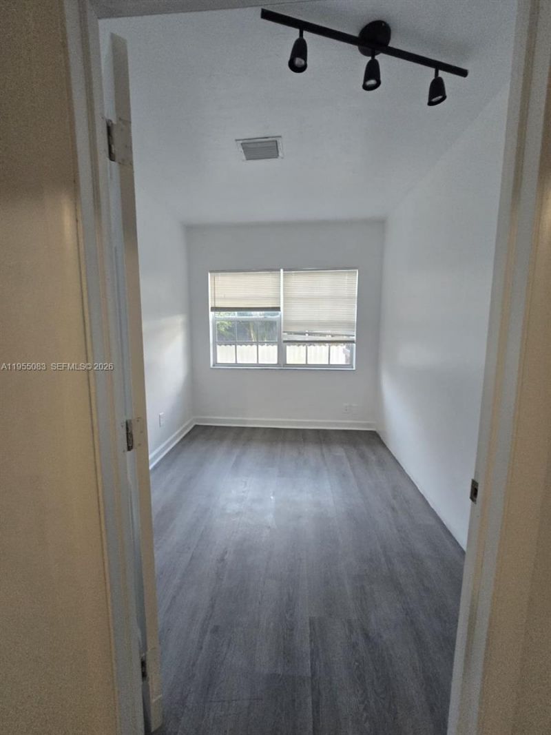 2729 NW 47th St, Miami, FL 33142 Photo