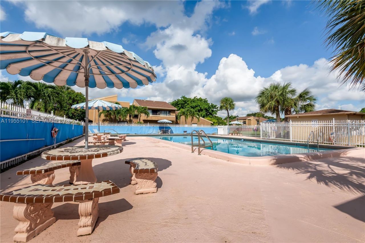 3038 E Missionwood Cir, Unit A-1, Miramar, FL 33025 Photo