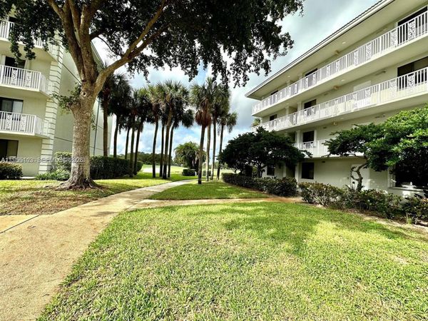 2621 Village Blvd, Unit 102, West Palm Beach, FL 33409