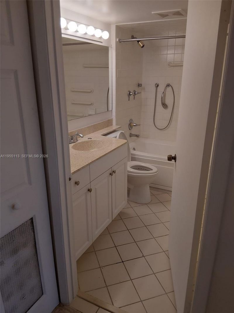 2621 Village Blvd, Unit 102, West Palm Beach, FL 33409 Photo