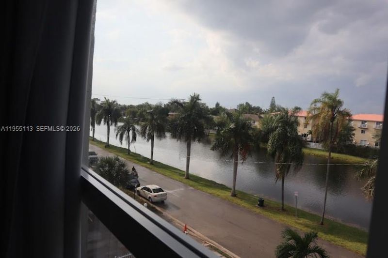 2621 Village Blvd, Unit 102, West Palm Beach, FL 33409 Photo