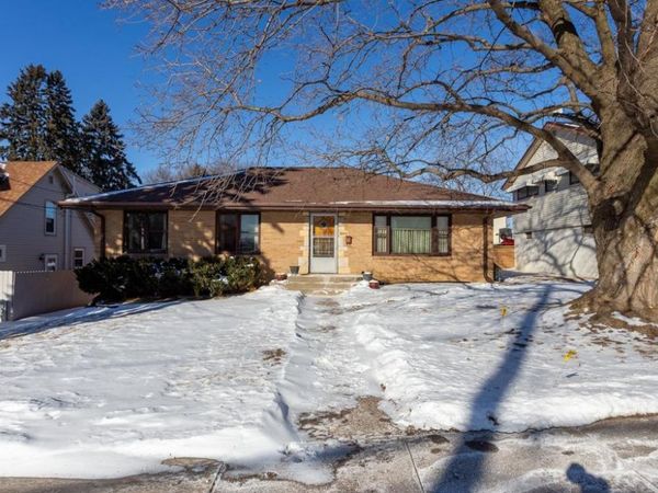 3085 Kaufmann Avenue, Dubuque, IA 52001