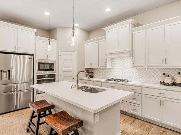 220 Freeman LOOP, Liberty Hill, TX 78642