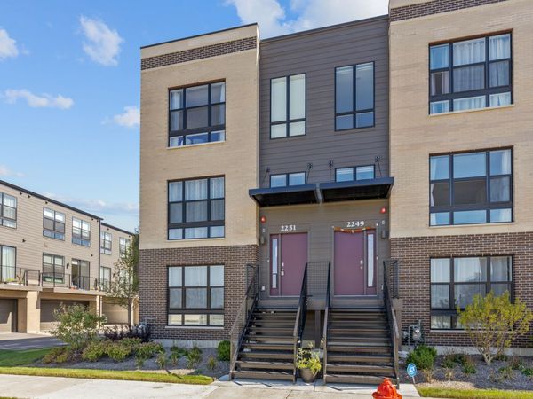 2251 Parkside Drive, Schaumburg, IL 60173