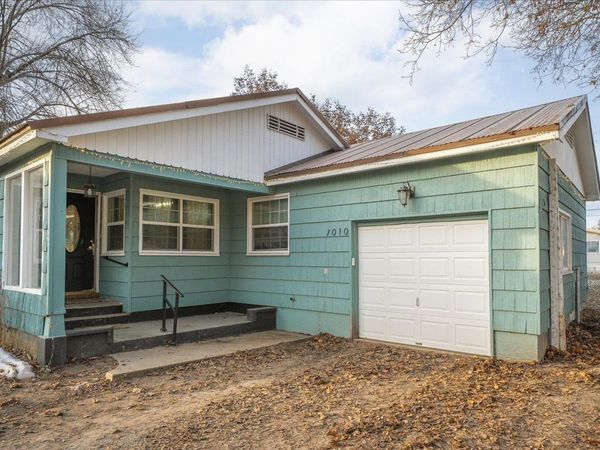 1010 W Clay Ave, Chewelah, WA 99109