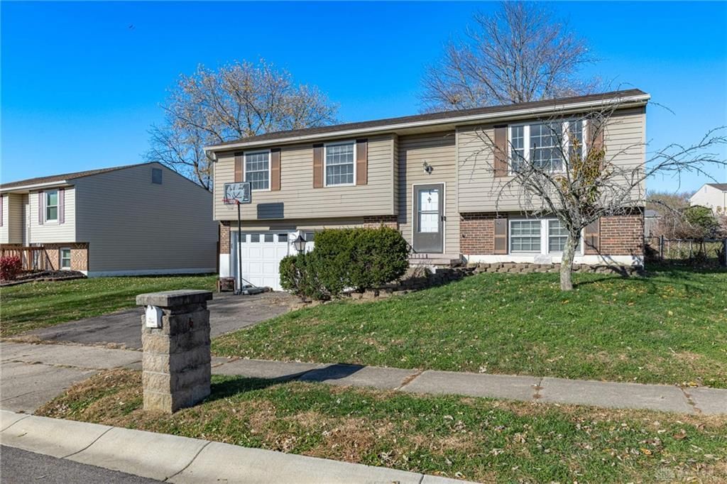 135 Schloss Lane, Moraine, OH 45439 Main Photo