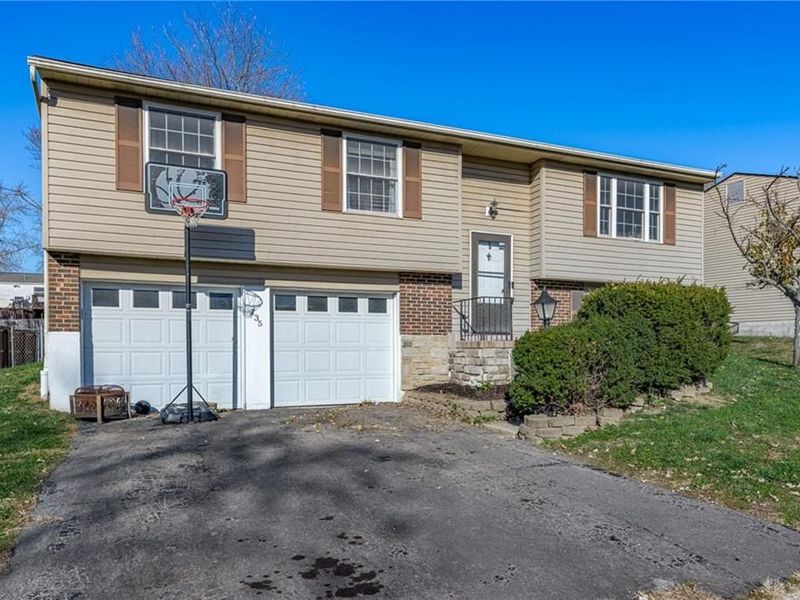 135 Schloss Lane, Moraine, OH 45439 Photo 2