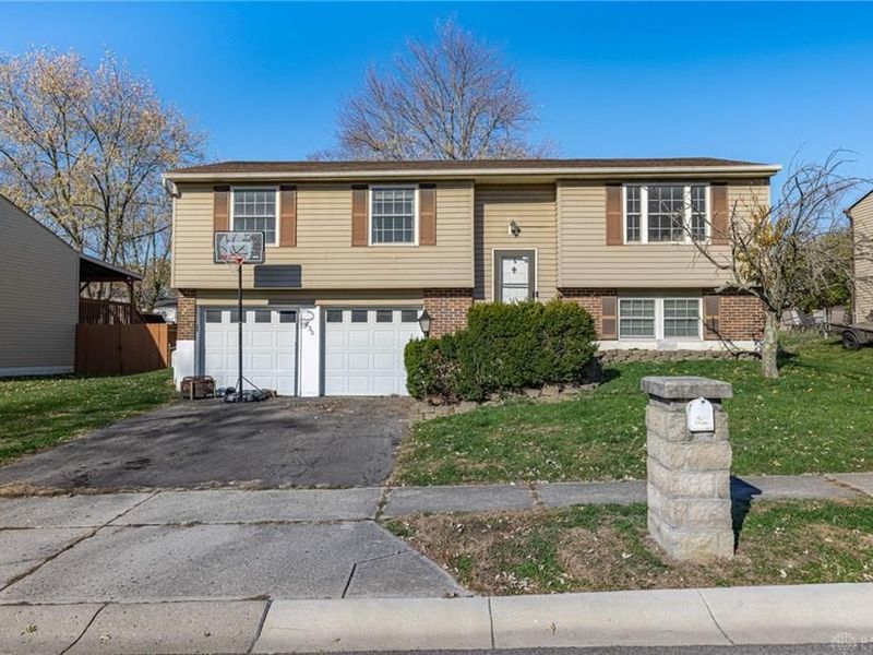 135 Schloss Lane, Moraine, OH 45439 Photo 3