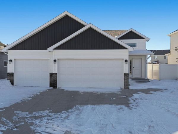 946 Albert Drive W, West Fargo, ND 58078