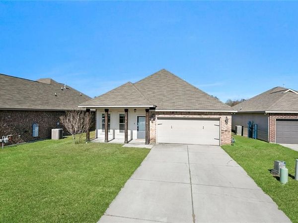 42542 BAYSTONE Avenue, Prairieville, LA 70769