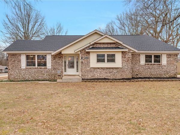 301 W Edmondson Avenue, Springdale, AR 72764
