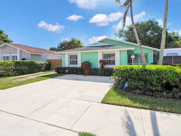 11942 SW 210th St, Miami, FL 33177