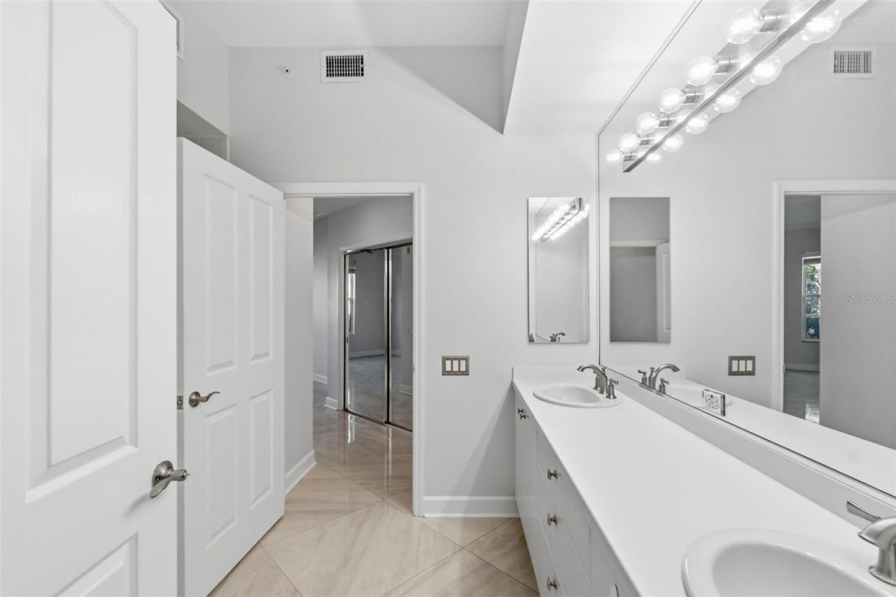 5264 Bouchard Circle, Unit 102, Sarasota, FL 34238 Photo