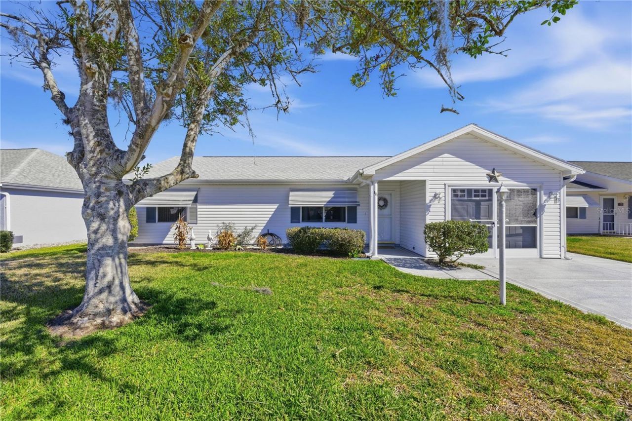 529 Valencia Place, The Villages, FL 32159 Main Photo