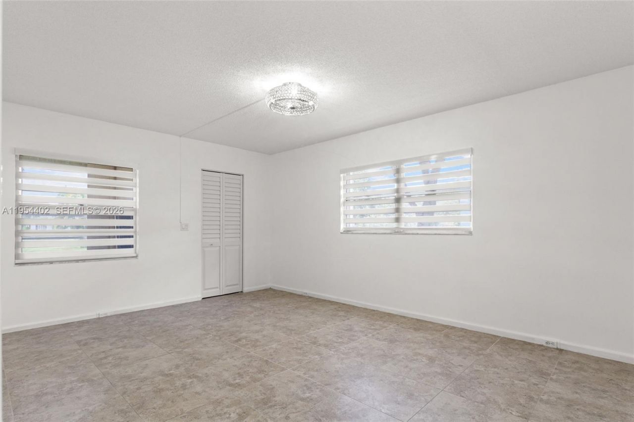 850 SW 133rd Ter , Unit 118B, Pembroke Pines, FL 33027 Photo