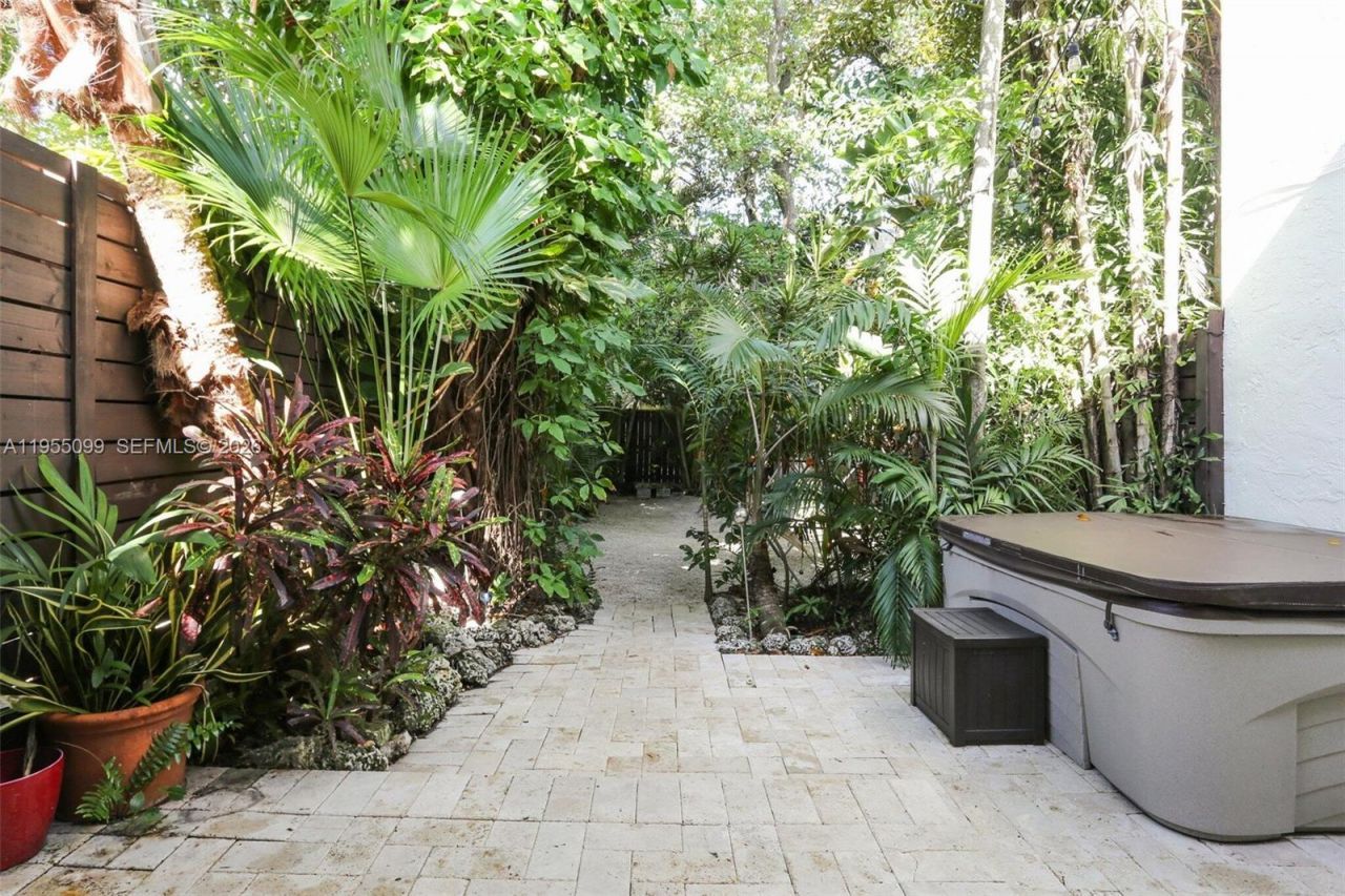 2593 Trapp Ave, Unit 3, Miami, FL 33133 Photo