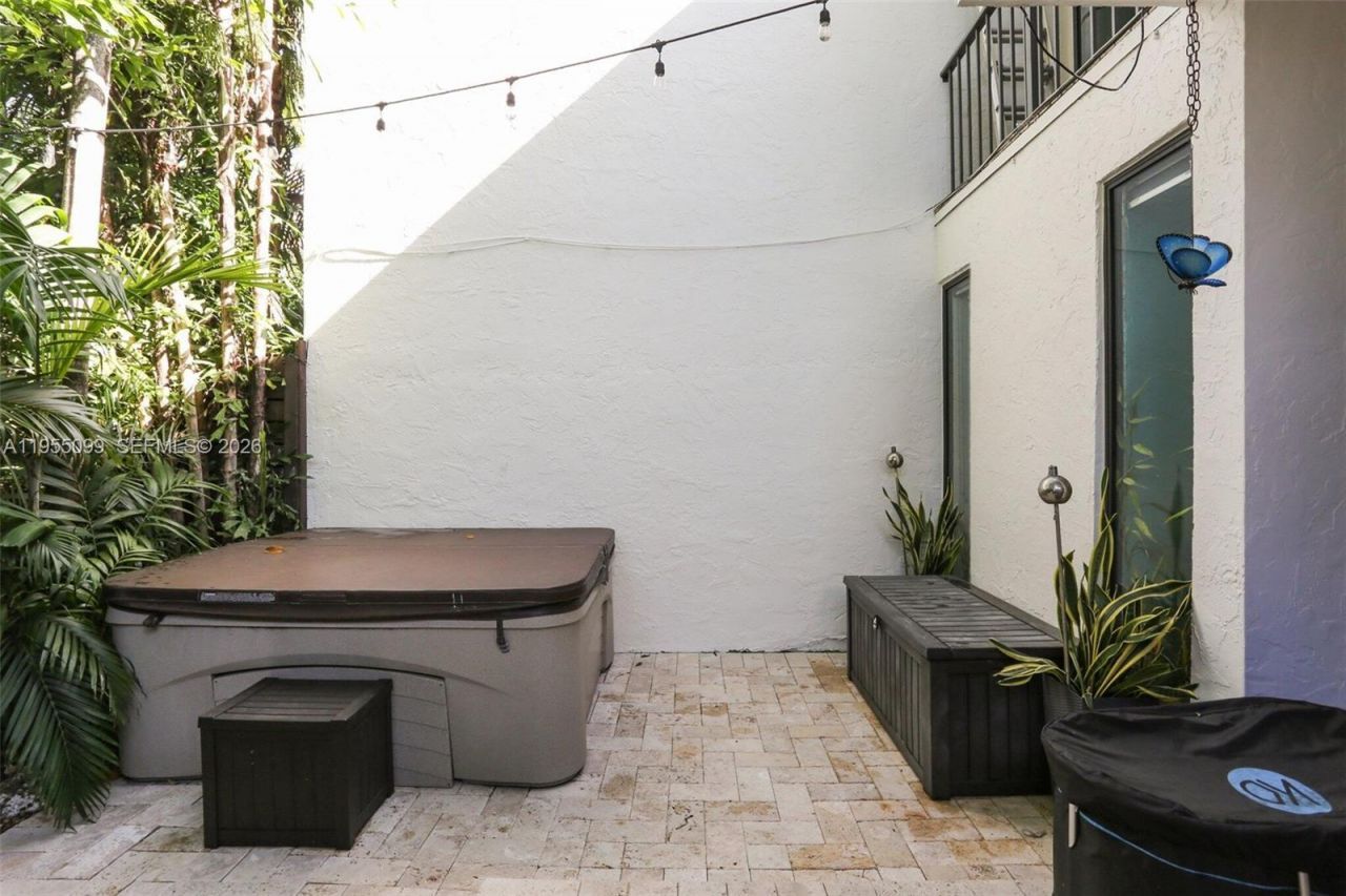 2593 Trapp Ave, Unit 3, Miami, FL 33133 Photo