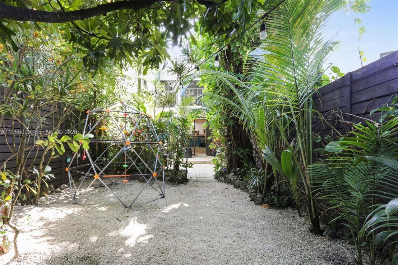 2593 Trapp Ave, Unit 3, Miami, FL 33133 Photo