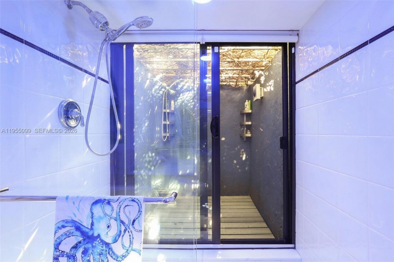 2593 Trapp Ave, Unit 3, Miami, FL 33133 Photo