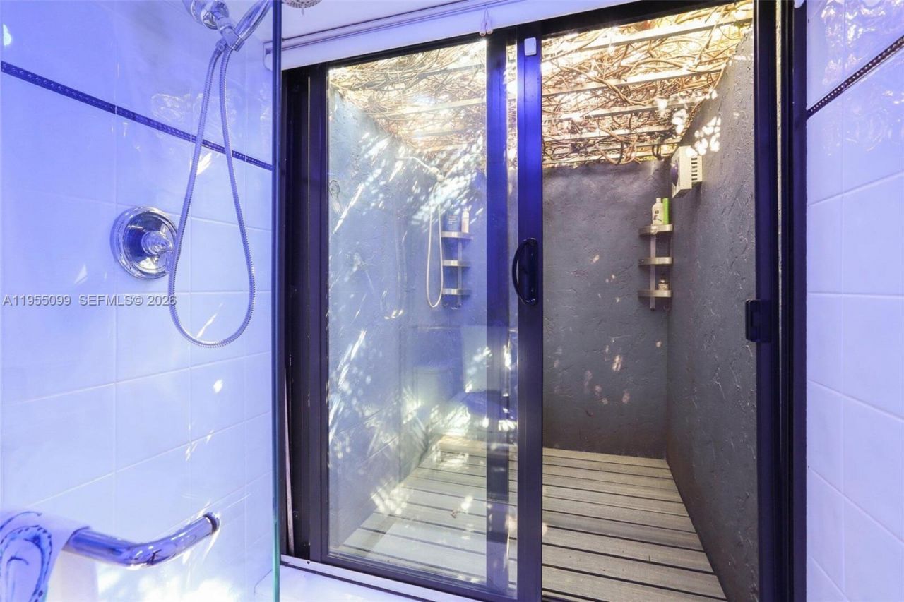 2593 Trapp Ave, Unit 3, Miami, FL 33133 Photo