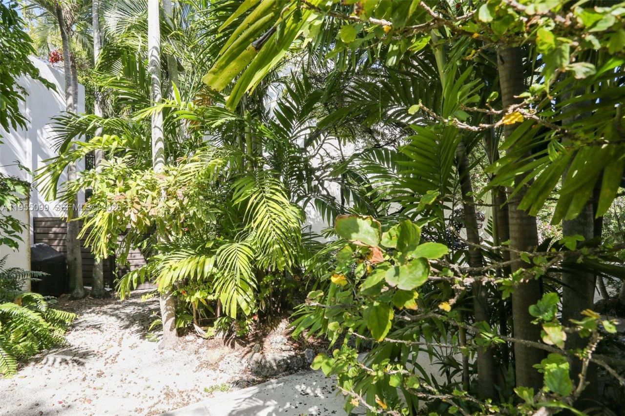 2593 Trapp Ave, Unit 3, Miami, FL 33133 Photo