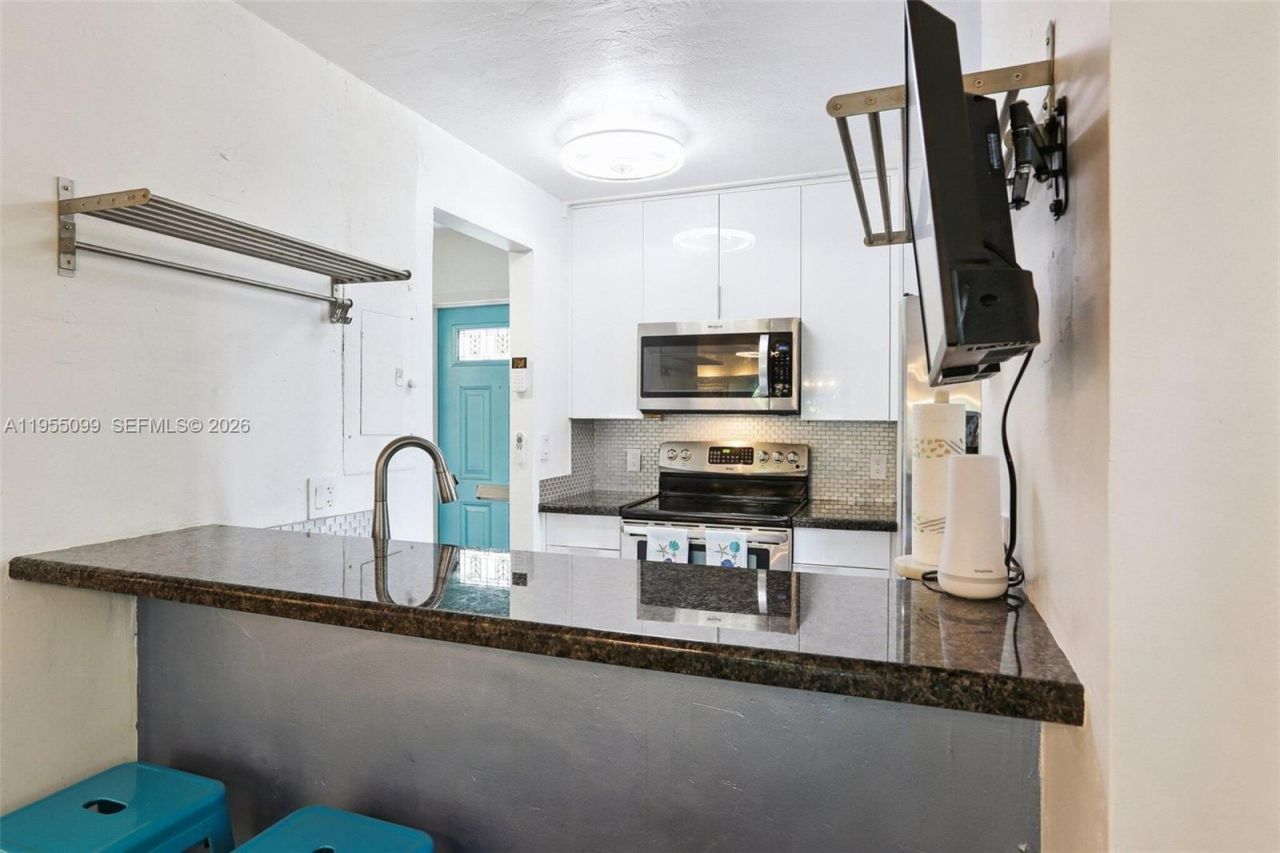 2593 Trapp Ave, Unit 3, Miami, FL 33133 Photo